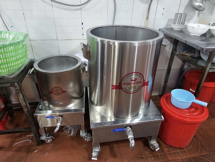 Từ quán cơm đến cà phê lề đường đều than khó giữ giá bán như cũ - Ảnh 2