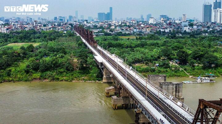 Cầu Long Biên thông xe trở lại sau 2 tháng sửa chữa - Ảnh 1