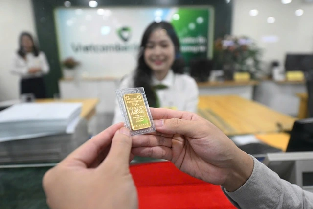 Giá vàng hôm nay 4.5.2026: Trong nước tăng, ngược chiều thế giới - Ảnh 1
