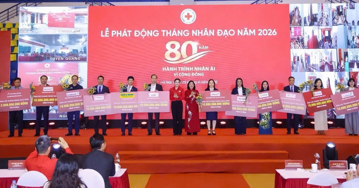 Nam A Bank trao tặng 10 tỉ đồng hưởng ứng Tháng Nhân đạo năm 2026