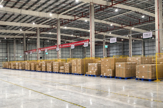 Bao gạo, thùng sữa cũng mua online: Logistics giao hàng nặng bắt đầu sôi động - Ảnh 1