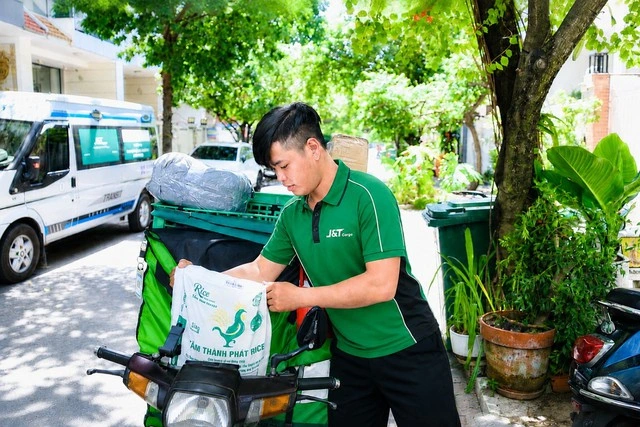 Bưu cục J&T Cargo thích ứng ra sao với bài toán giao hàng nặng? - Ảnh 1