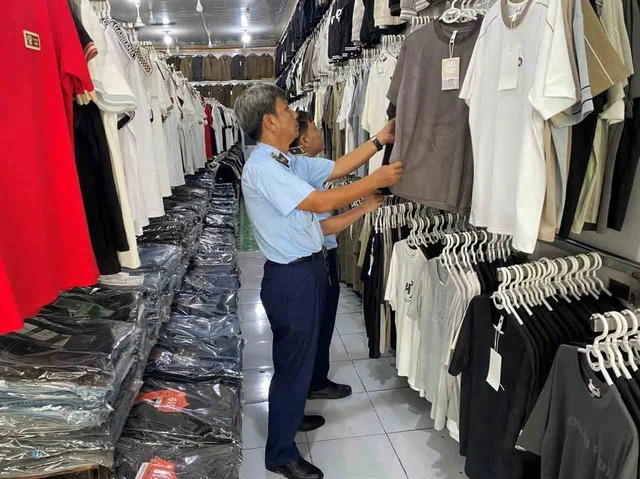 Theo dấu trên mạng, triệt phá hàng giả - Ảnh 1