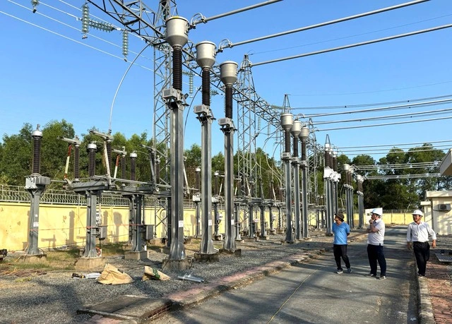 Ngành điện sát cánh cùng người lao động trên các công trường thi công xuyên lễ 30.4 và 1.5 - Ảnh 10