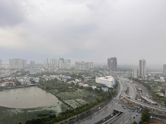 Chiều nay, TP.HCM nhiều nơi mưa lớn như trút nước - Ảnh 1