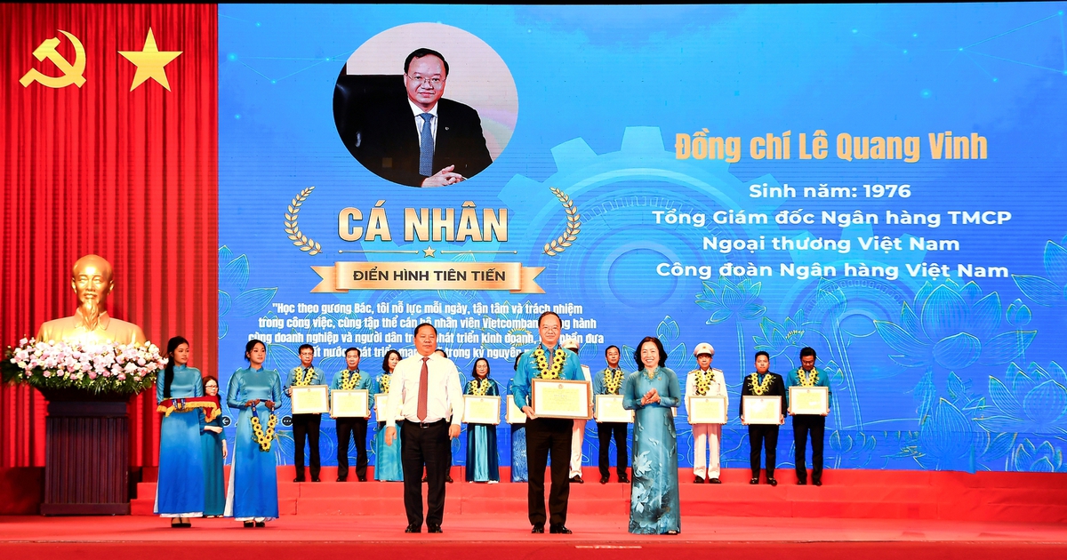 Tổng giám đốc Vietcombank vinh dự được khen thưởng với thành tích xuất sắc