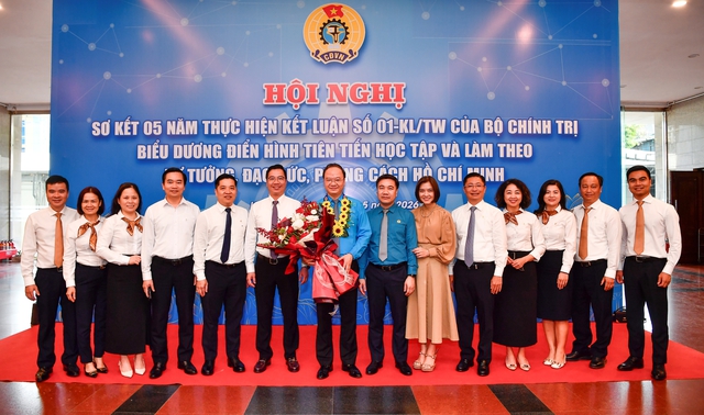 Tổng giám đốc Vietcombank vinh dự được khen thưởng với thành tích xuất sắc - Ảnh 3