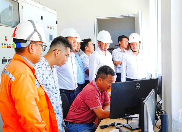 Ngành điện sát cánh cùng người lao động trên các công trường thi công xuyên lễ 30.4 và 1.5 - Ảnh 7