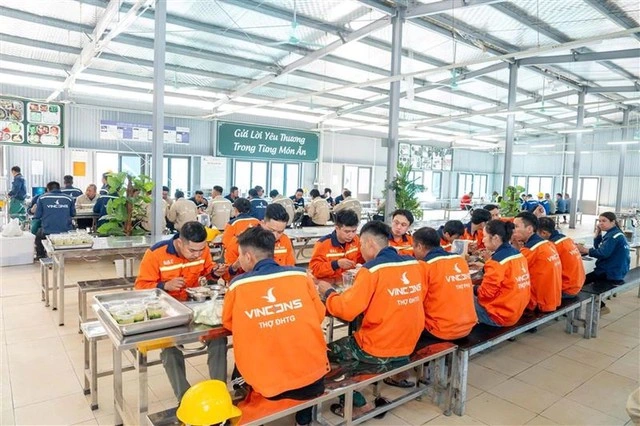 Vingroup tuyển 20.000 nhân sự tại Hà Nội, cam kết thu nhập vượt trội - Ảnh 1