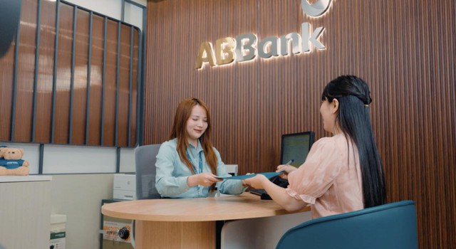 ABBank áp dụng mô hình quầy giao dịch đứng trên toàn quốc - Ảnh 3