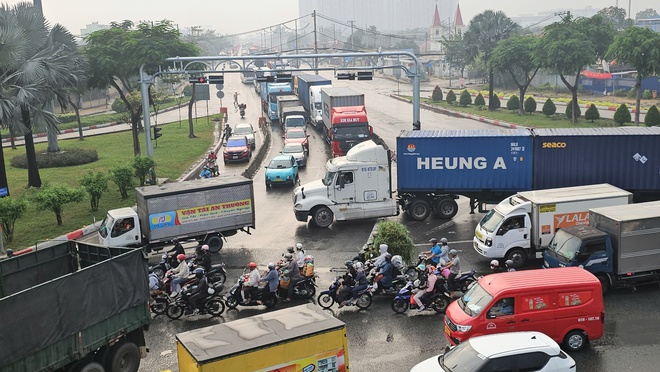Siết xe tải vào nội đô, lo hàng hóa đội giá - Ảnh 1