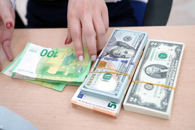 Giá USD hôm nay 24.5.2026: Đà tăng kéo dài đẩy euro đi xuống - Ảnh 1