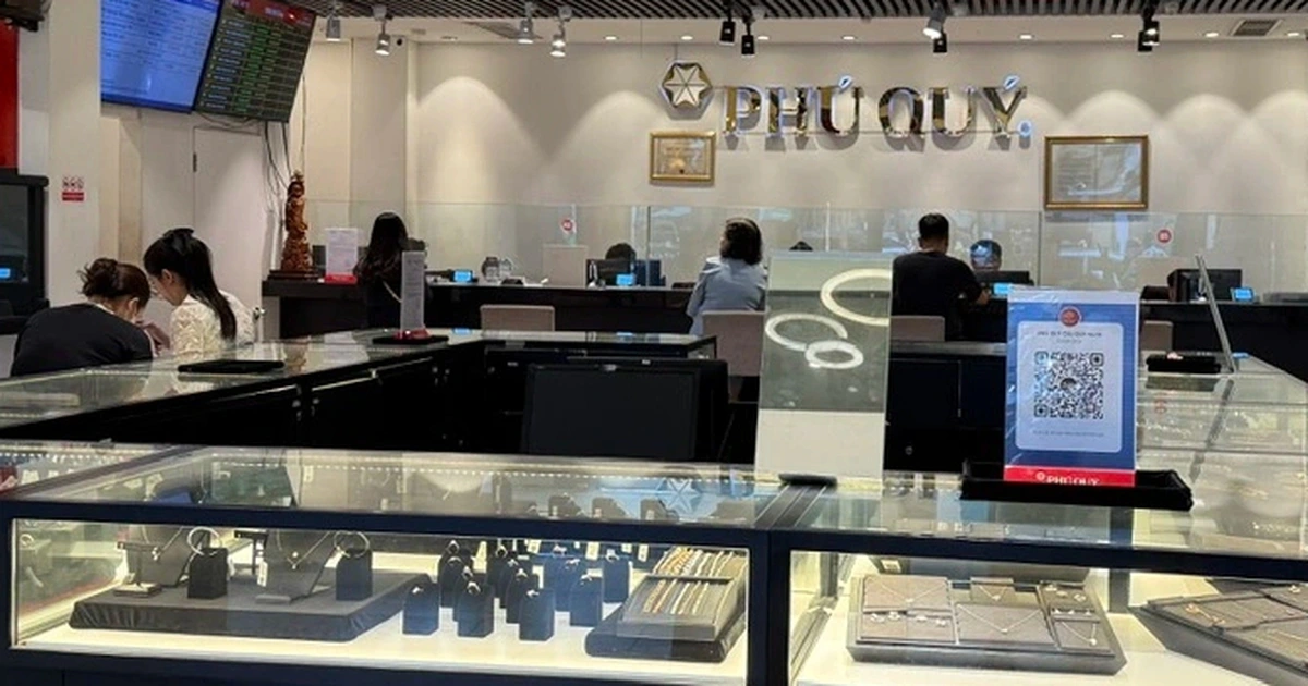 Giá vàng 'sập' mạnh, giao dịch đìu hiu