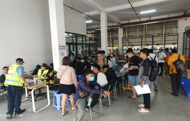 Vụ ách tắc hàng hóa ở cảng: Khách hàng bức xúc vì thiệt hại, FedEx nói gì? - Ảnh 1