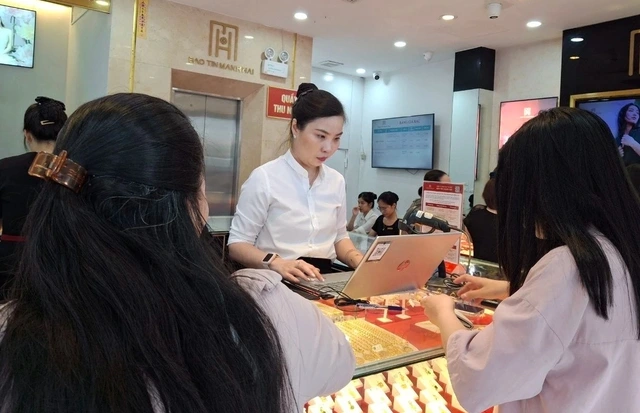 Giá vàng, bạc tiếp tục 'sập' mạnh, sắp tới sẽ ra sao? - Ảnh 1