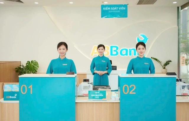 ABBank áp dụng mô hình quầy giao dịch đứng trên toàn quốc - Ảnh 1