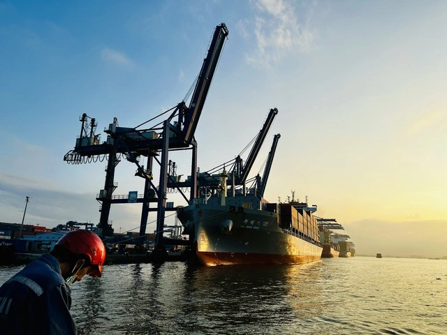 Cước tàu biển bất ngờ tăng - Ảnh 1