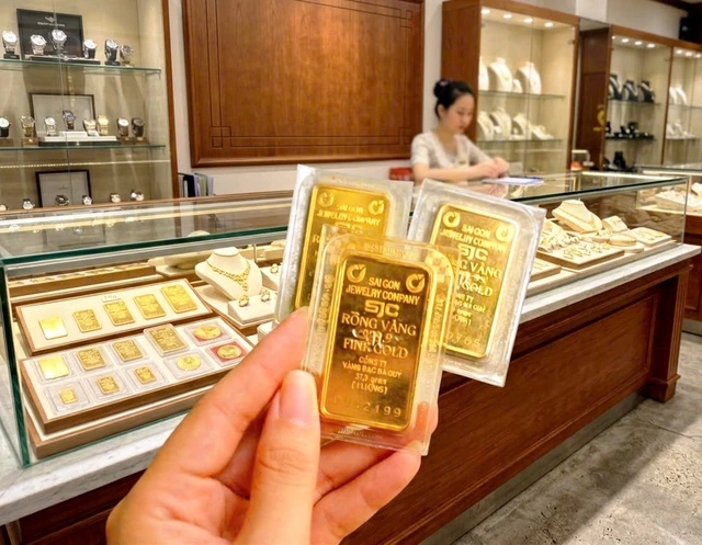 Giá vàng hôm nay 18.5.2026: Giảm xuống dưới mức 160 triệu đồng/lượng - Ảnh 1
