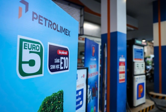 Petrolimex hướng dẫn thế nào với xe đang còn xăng cũ, phải đổ xăng mới E10? - Ảnh 1