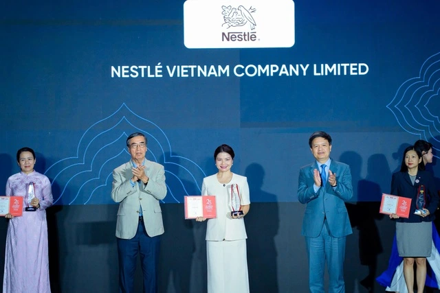 Nestlé Việt Nam nhận giải thưởng Rồng Vàng phát triển chuỗi giá trị nông nghiệp bền vững - Ảnh 1