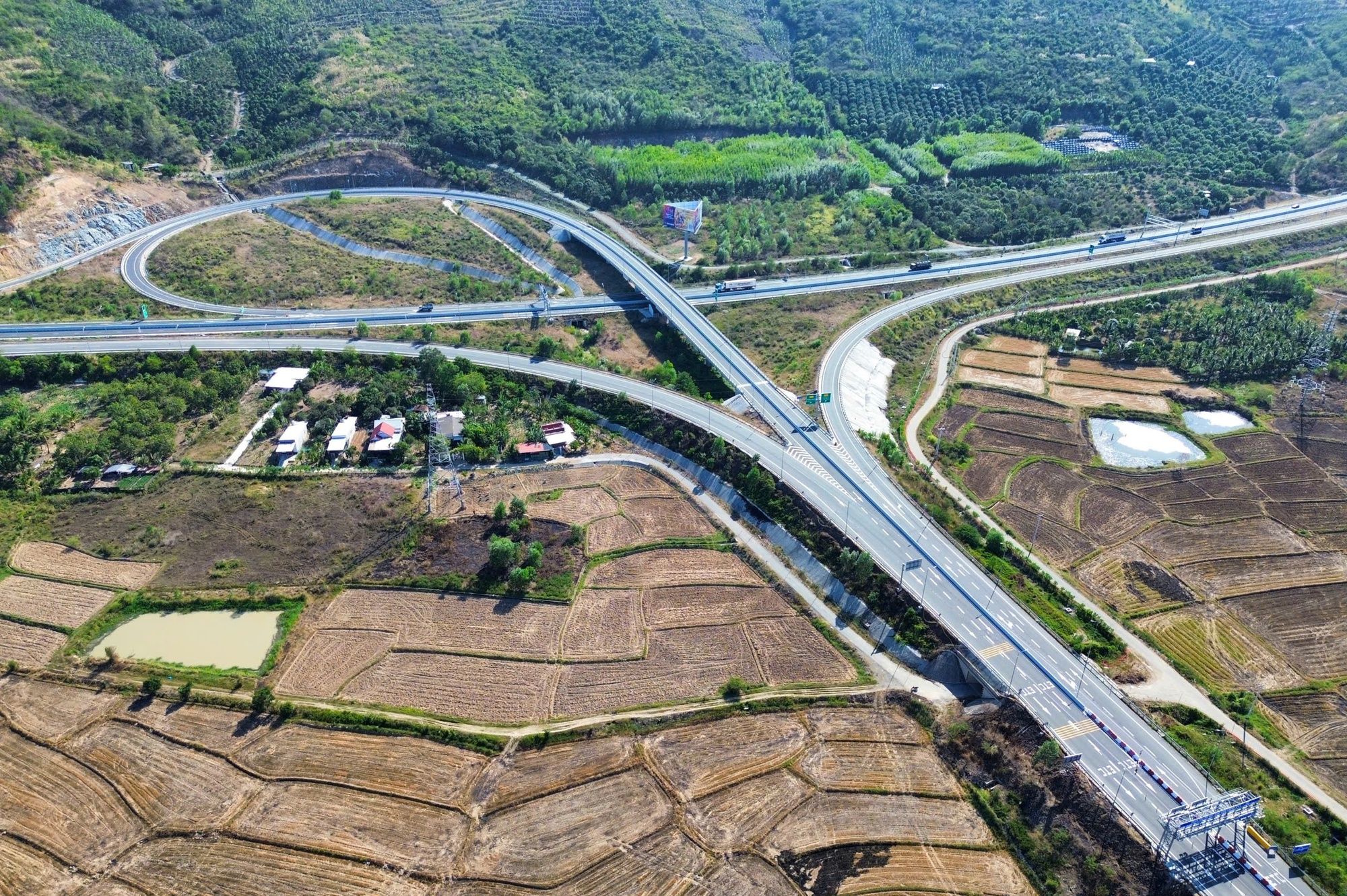 Giao trách nhiệm phát triển, cú hích tăng trưởng kinh tế - Ảnh 1