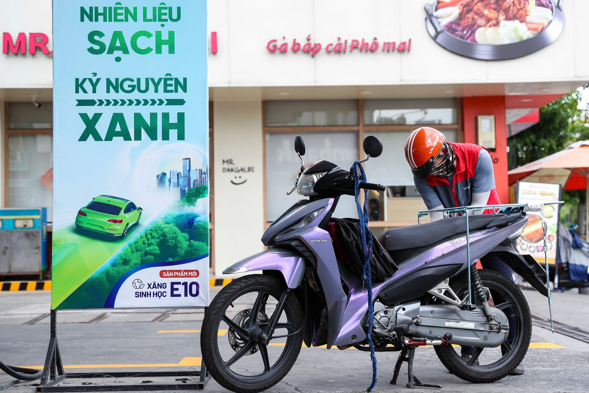 Cần làm gì để xe cũ dùng được xăng sinh học? - Ảnh 1