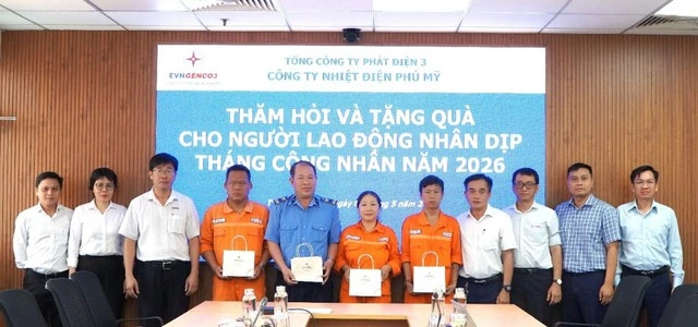 Công đoàn Nhiệt điện Phú Mỹ thăm, tặng quà người lao động dịp Tháng Công nhân 2026 - Ảnh 1