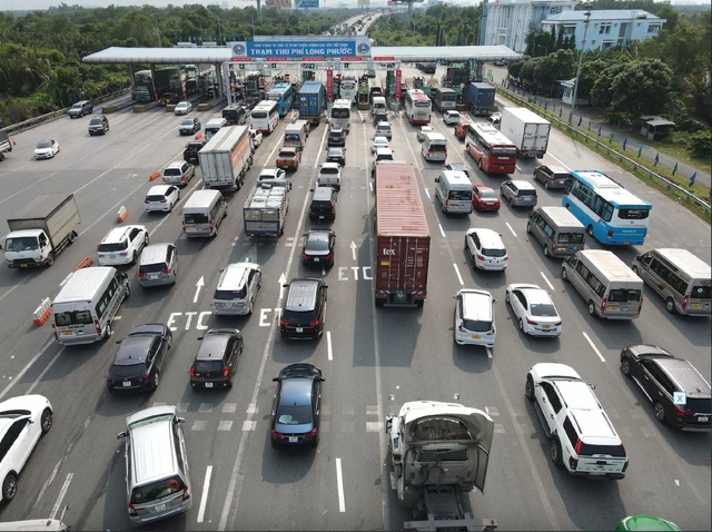 Xe đi cao tốc tăng đột biến, người dân trở về sau lễ lưu ý - Ảnh 1