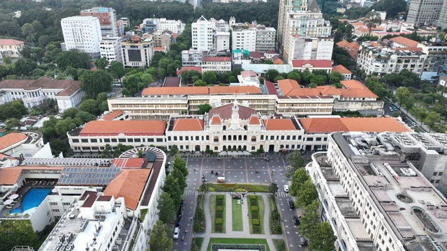 TP.HCM yêu cầu giảm chi 10%, phấn đấu thu ngân sách 1 triệu tỉ đồng - Ảnh 1