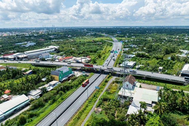 Vì sao trạm dừng nghỉ trên cao tốc vẫn chậm? - Ảnh 1
