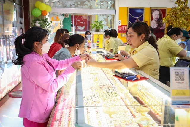 Giá vàng hôm nay 14.5.2026: Giậm chân ở 165 triệu đồng/lượng - Ảnh 1