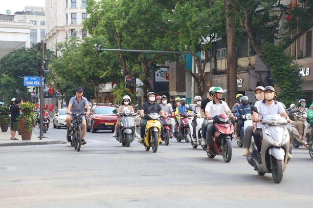 Lập vành đai xanh hạn chế xe xăng tại Hà Nội: Không nên trì hoãn - Ảnh 1