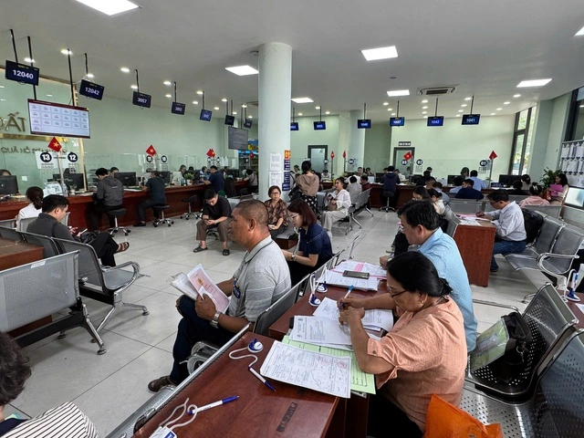 Người dân TP.HCM đã có thể ngồi ở nhà làm thủ tục nhà đất - Ảnh 2