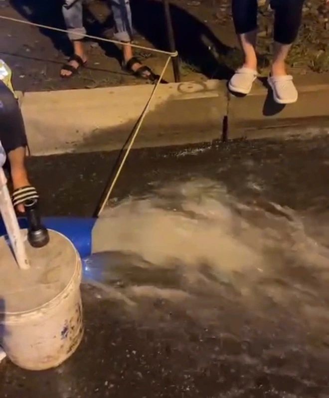 Người dân Nhà Bè bức xúc vì liên tục bị cắt nước, đơn vị cấp nước nói gì? - Ảnh 3