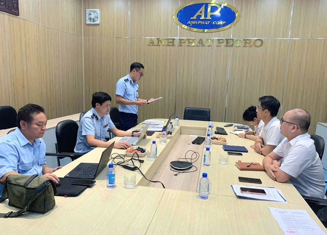 3 thương nhân đầu mối xăng dầu bị phạt hàng trăm triệu đồng - Ảnh 1