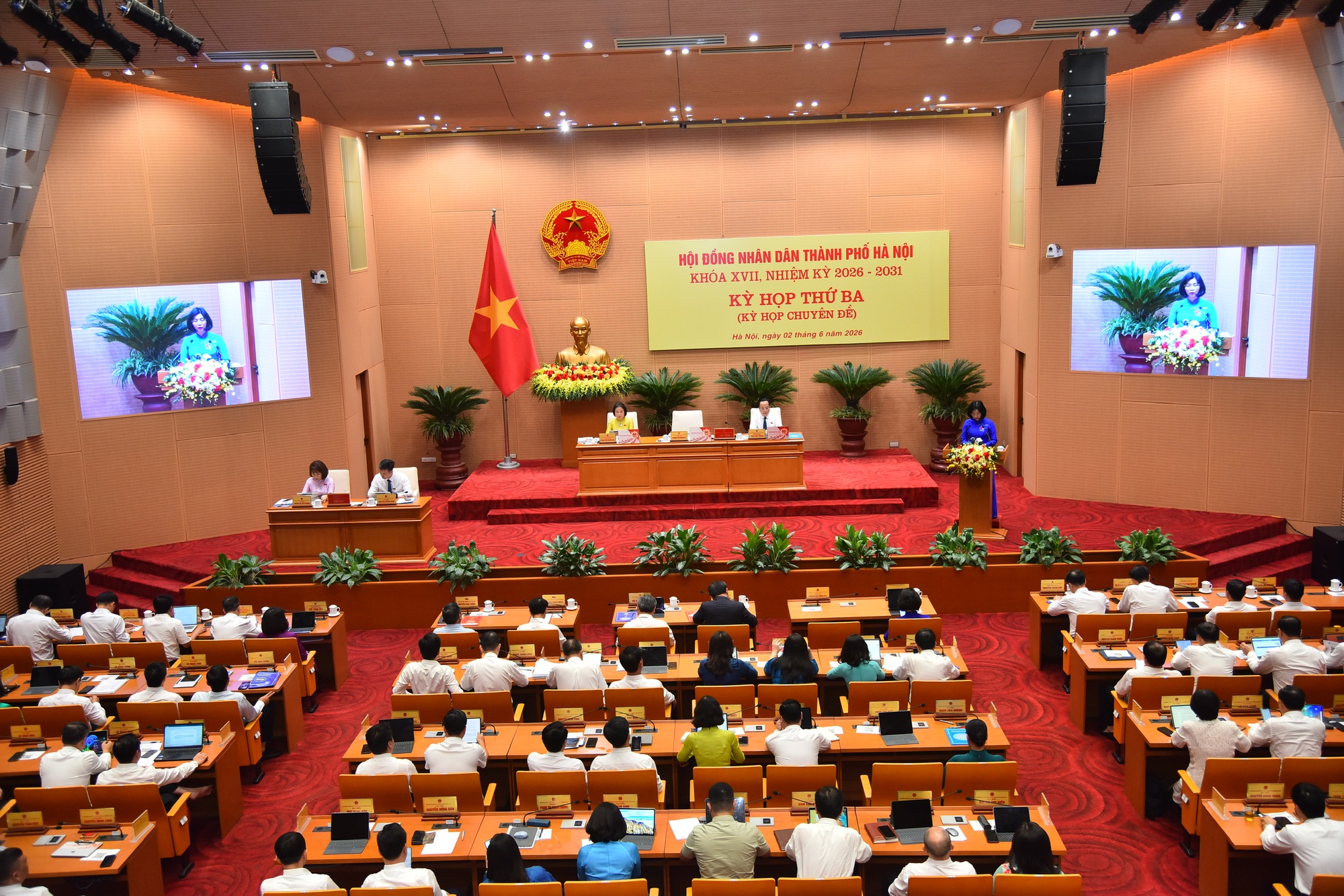 HĐND Hà Nội xem xét Đề án vùng phát thải thấp, chính sách hỗ trợ chuyển đổi xe xăng - Ảnh 2