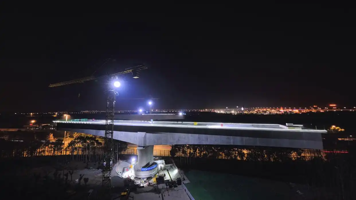 Trung Quốc xoay khối bê tông khổng lồ nặng 10.000 tấn vào đúng vị trí, sẵn sàng hoàn thành mục tiêu lớn - Ảnh 2