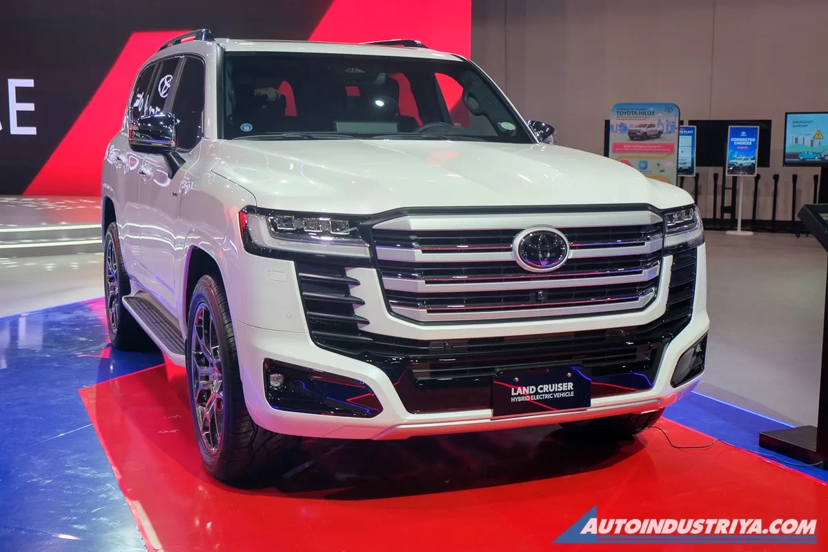 Toyota Land Cruiser Hybrid ra mắt ĐNÁ: Chốt giá gần 3 tỷ, vẫn dùng máy V6 3.5L, dễ 'cháy hàng' khi về Việt Nam - Ảnh 1
