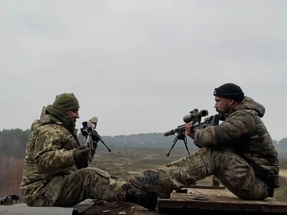 Nằm giữa chiến trường Bakhmut, cựu binh Mỹ gọi về sở chỉ huy Ukraine và nhận câu trả lời bất ngờ - Ảnh 1