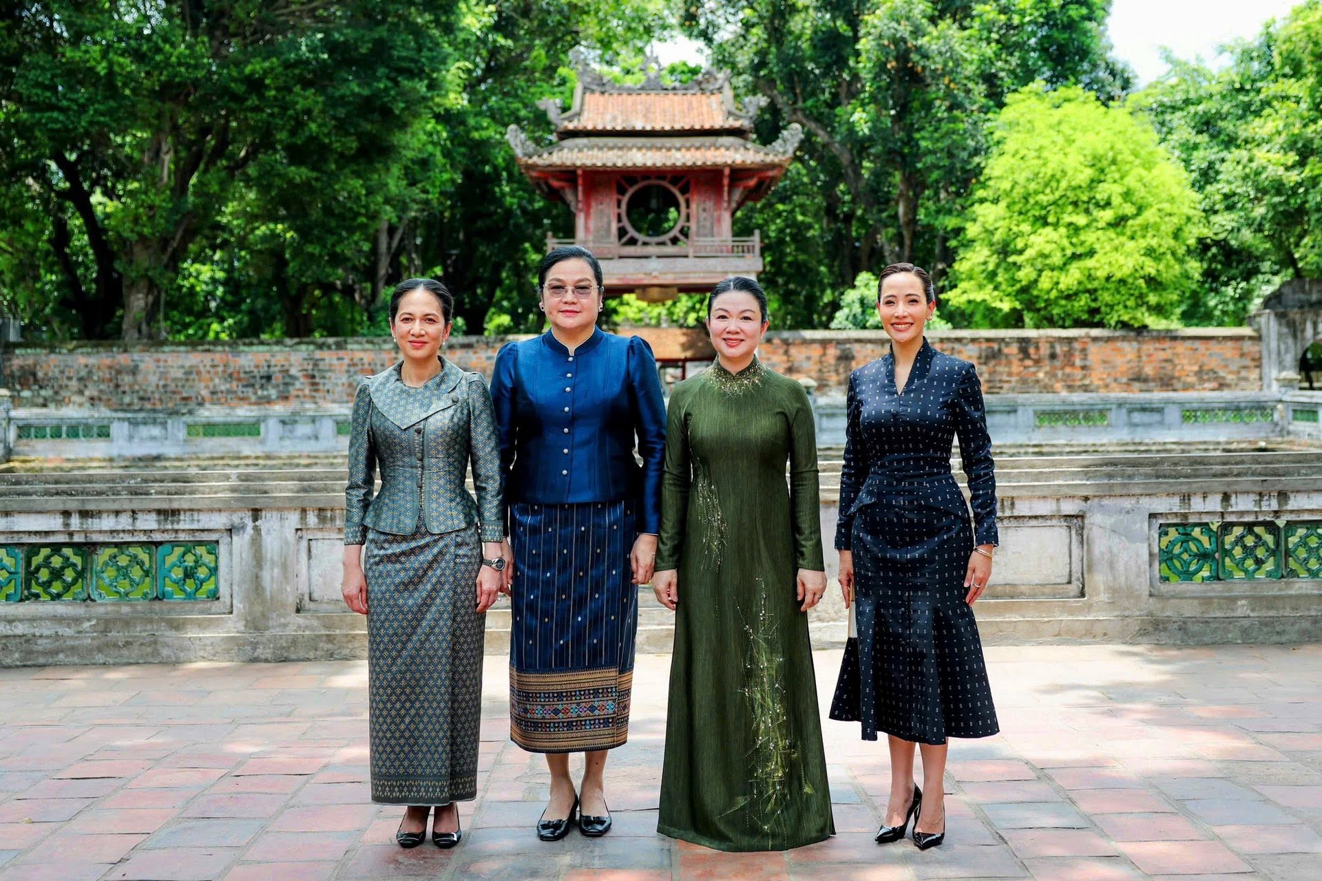 Việt Nam có 1 địa điểm lâu đời hơn cả tháp Eiffel: Đích thân Tổng thống Pháp đến thăm, năm nào cũng có hàng nghìn người kéo đến cầu nguyện - Ảnh 3