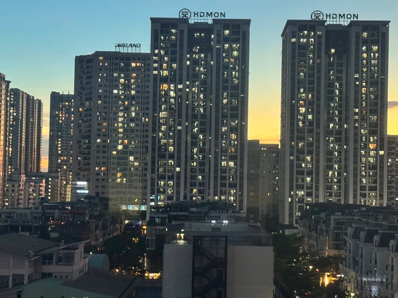 Thị trường căn hộ tháng 5/2026: Giá rao bán chung cư giảm nhiệt, nhu cầu thuê chung cư tăng mạnh - Ảnh 1