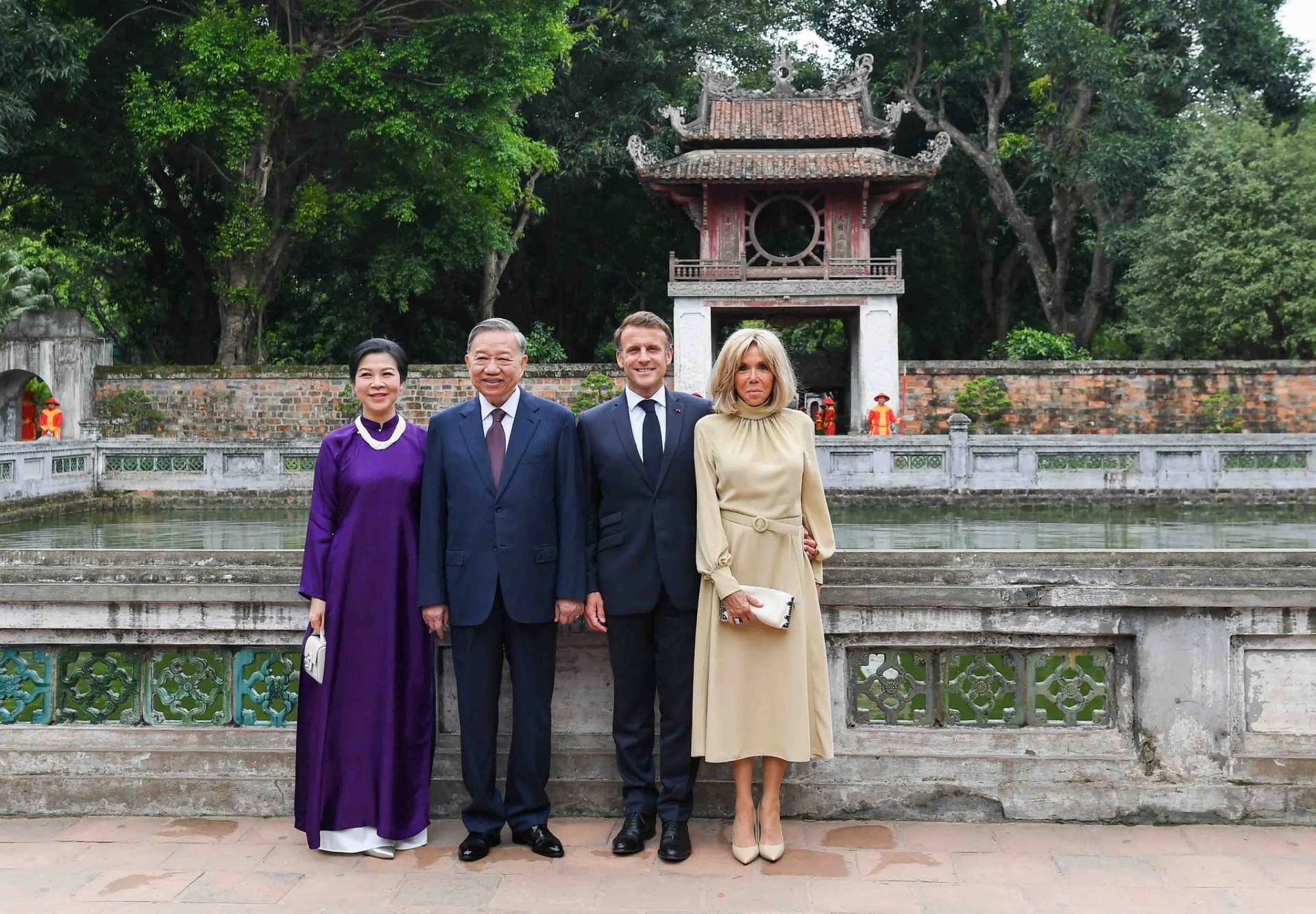 Việt Nam có 1 địa điểm lâu đời hơn cả tháp Eiffel: Đích thân Tổng thống Pháp đến thăm, năm nào cũng có hàng nghìn người kéo đến cầu nguyện - Ảnh 1