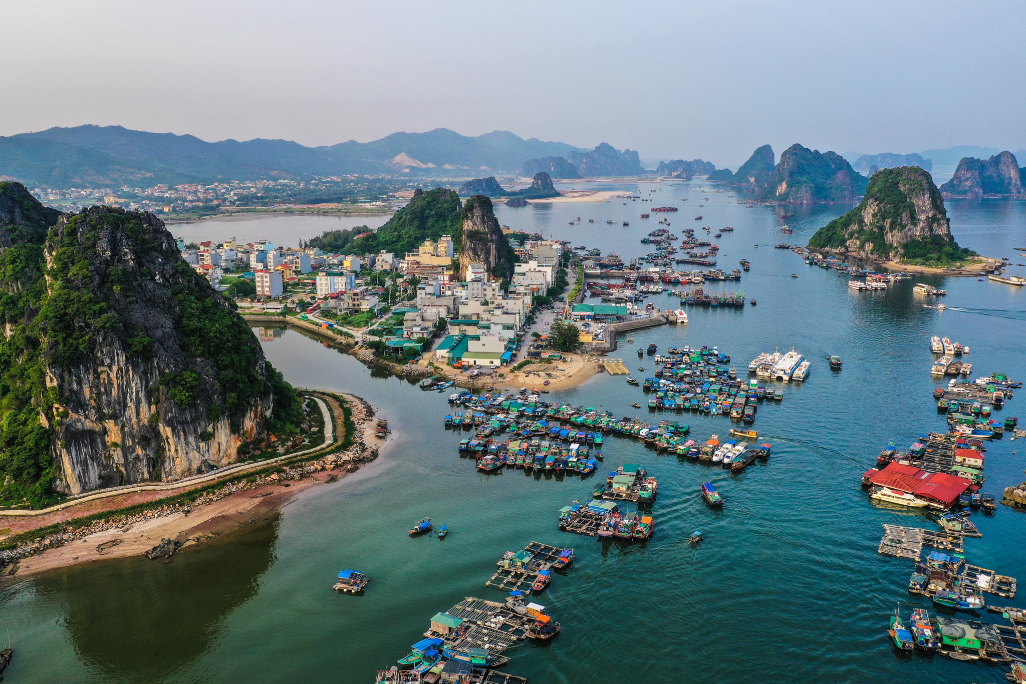 Bức tranh sôi động của tỉnh tăng trưởng nhanh nhất cả nước: Sắp lên thành phố trực thuộc trung ương, Vingroup đổ 18 tỷ USD làm đại đô thị, Sun Group, Bim Group, CEO đều có mặt - Ảnh 11