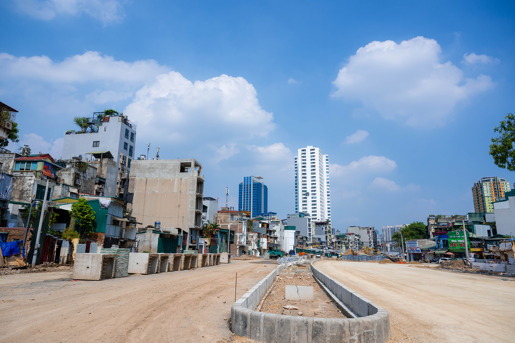 Hà Nội: Diện mạo bất ngờ trên tuyến vành đai 1 Hoàng Cầu - Voi Phục những ngày đầu tháng 6 - Ảnh 1