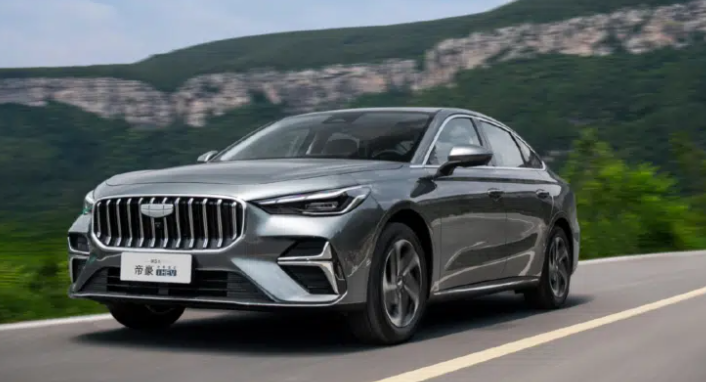 Hãng xe xây nhà máy tại Việt Nam ra mắt xe hybrid siêu tiết kiệm nhiên liệu: Giá khởi điểm hơn 300 triệu đồng, tiêu thụ 2,22L/100km - Ảnh 1