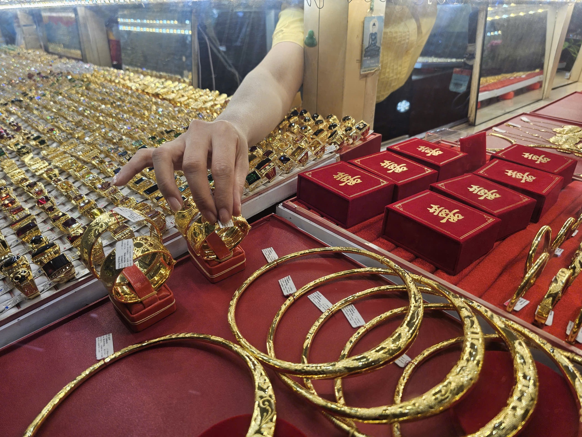 "Cởi trói" vàng trang sức - Ảnh 1