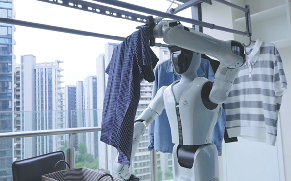 Không còn ở trong phim: Một công ty Trung Quốc vừa tung ra robot osin thay con người làm hết việc nhà - Ảnh 1