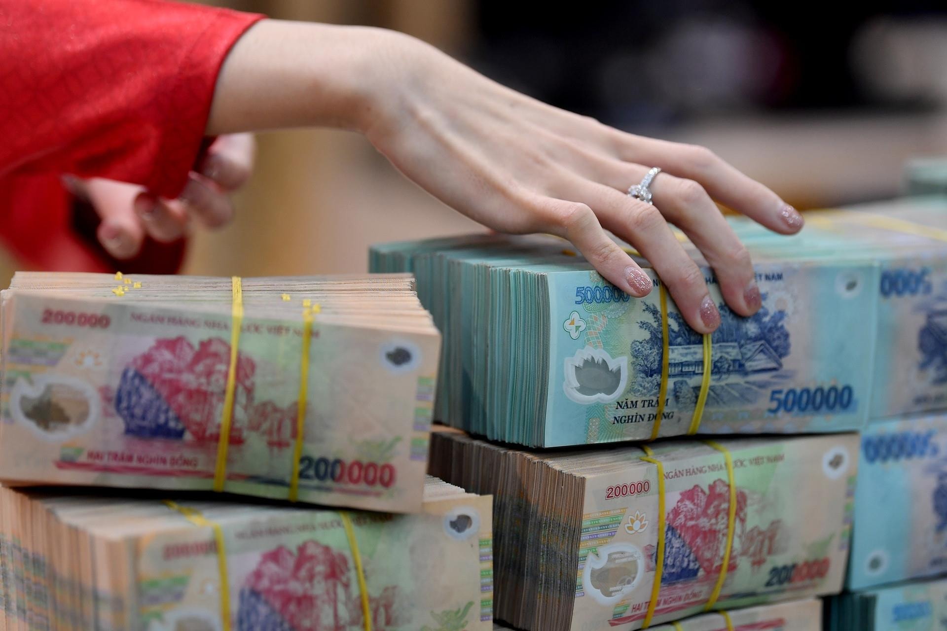 Lãi suất tiết kiệm ngày 2/6: Cập nhật mới nhất bảng lãi suất Agribank, Vietcombank, BIDV, VietinBank, Sacombank, HDBank, MB,... - Ảnh 1