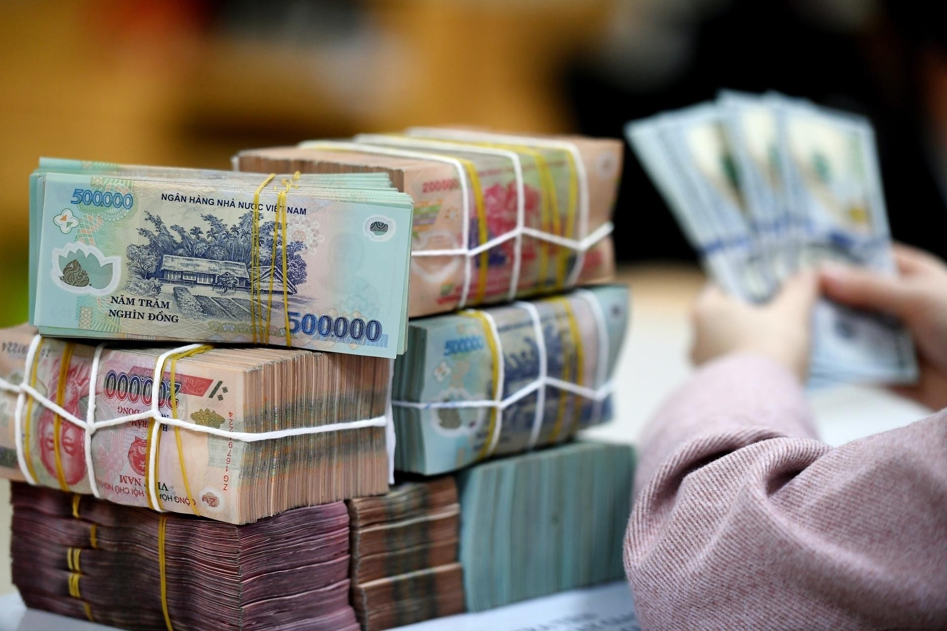 Lãi suất ngân hàng 23/6 tại MB, HDBank, Sacombank, Agribank, Vietcombank, BIDV, VietinBank,... - Ảnh 1