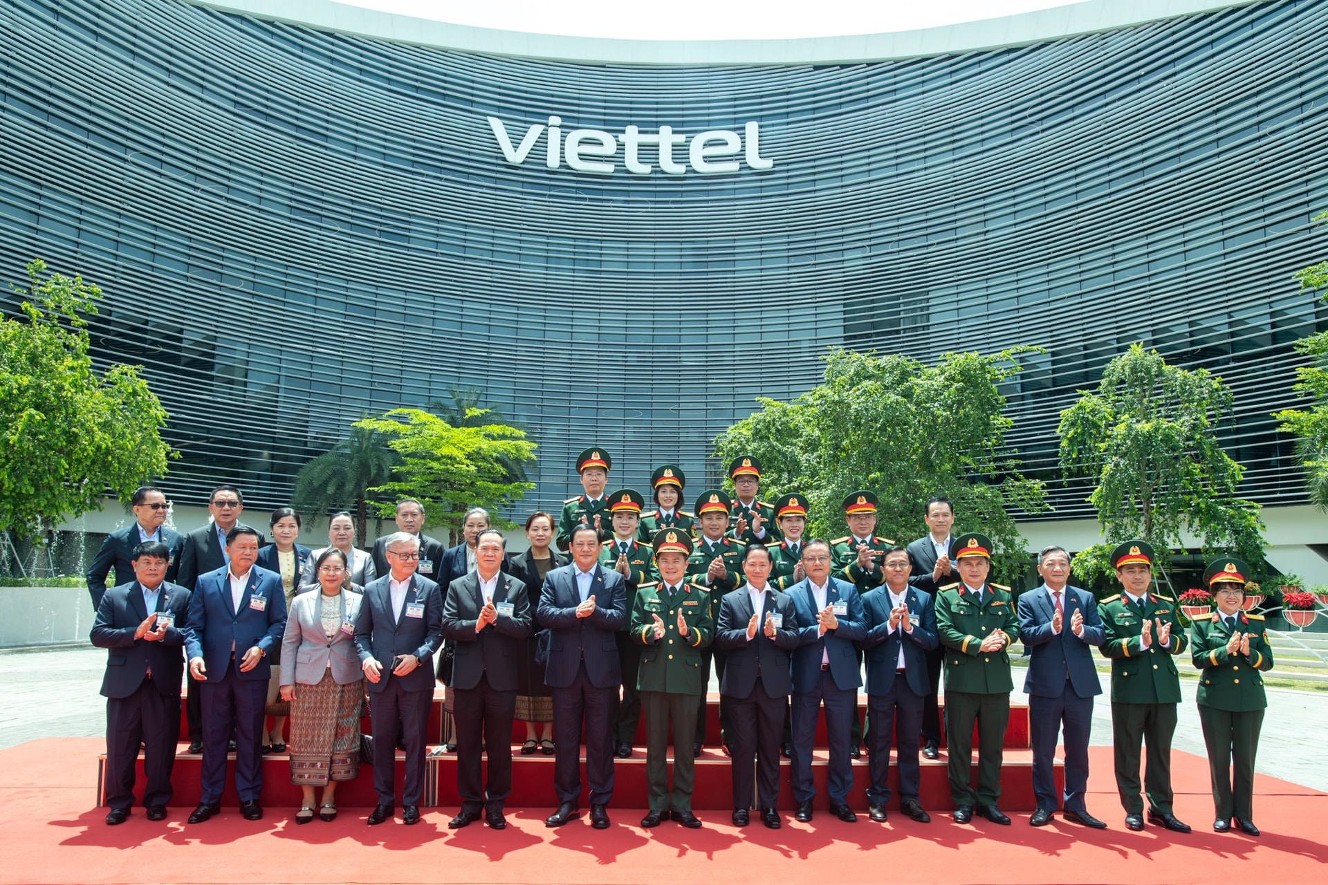Từ 100.000 USD thành đế chế 10 tỷ USD: Viettel khiến Thủ tướng Lào "đặc biệt ấn tượng" - Ảnh 1